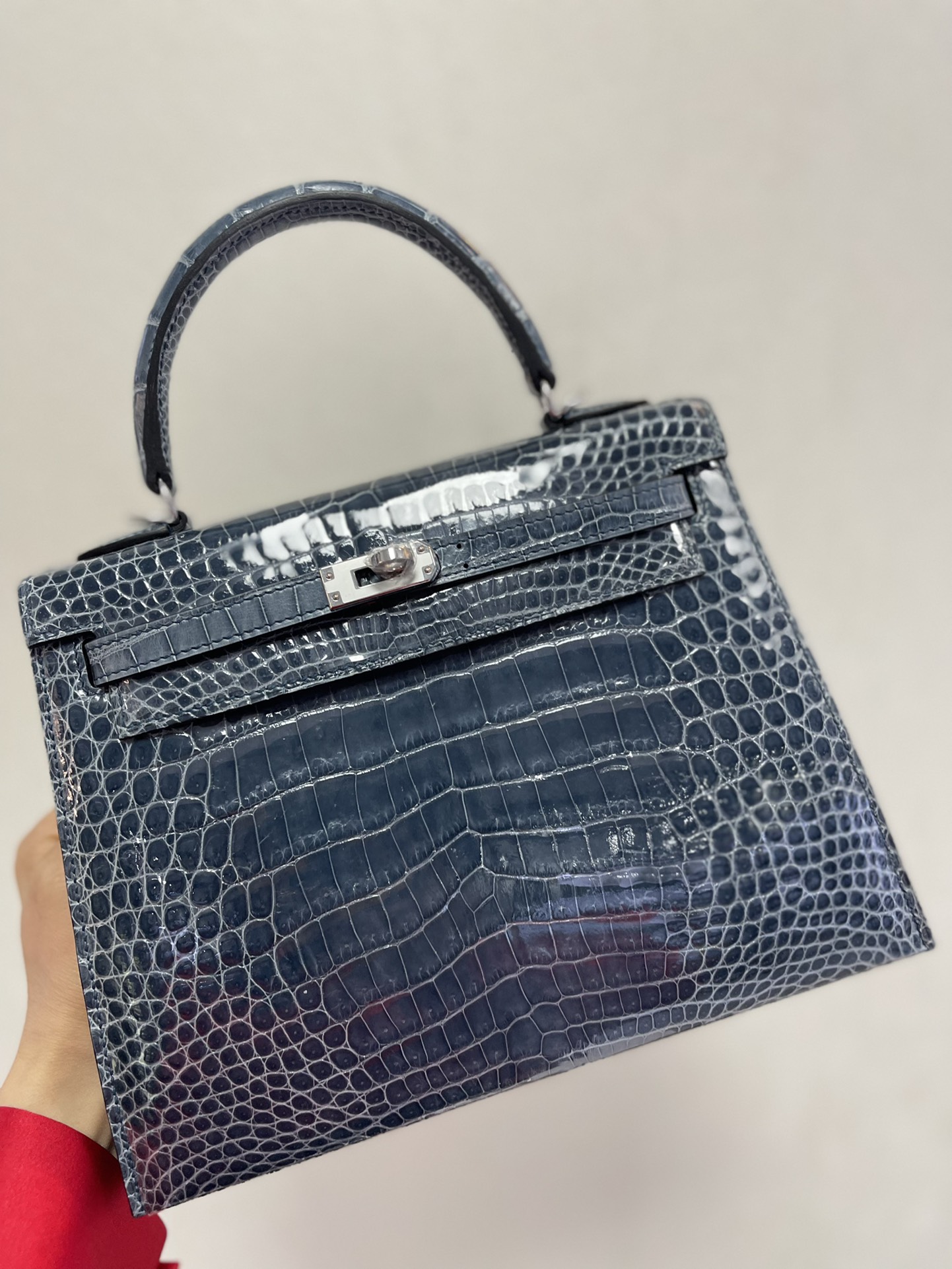 Hermes Kelly 25cm Handbag Shoulder Bag In Graphite Shiny Crocodile Niloticus Leather